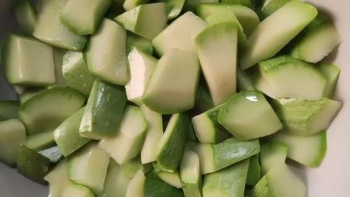 茭瓜凉拌吃,茭瓜凉拌,美味解暑新选择